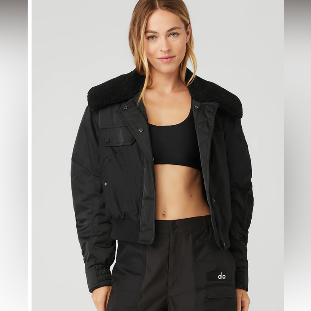 ALO YOGA BLAZE BOMBER XS. Barely worn